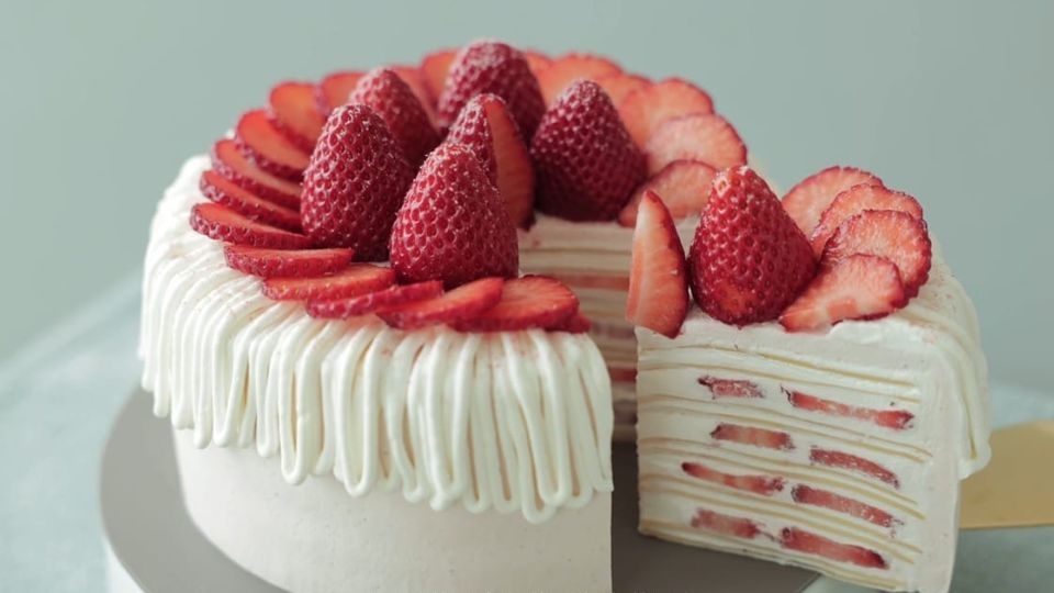 Bánh crepe ngàn lớp dâu tây