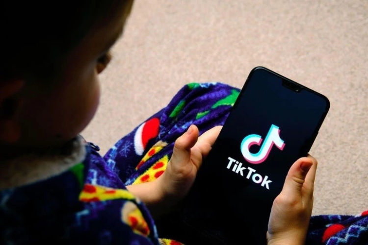 Gửi khiếu nại TikTok qua Hộp thư