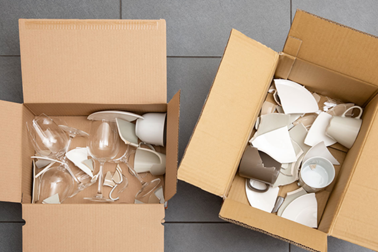 Người mua có thể khiếu nại Lazada khi nhận được sản phẩm bị lỗi, hư hỏng.