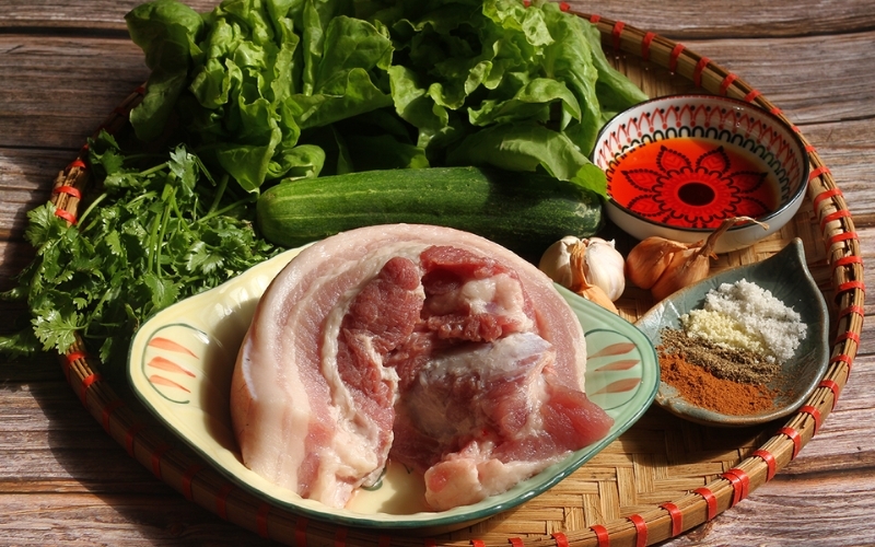 Cách chiên thịt ba chỉ giòn không bị bắn dầu hình 1