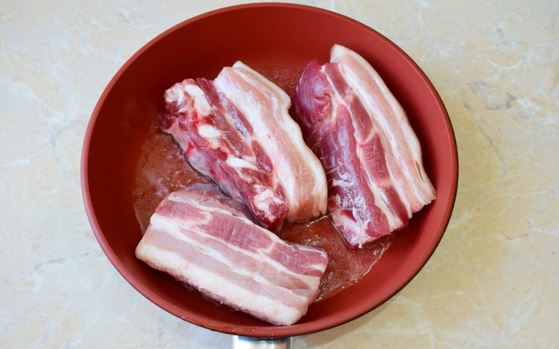 Cách chiên thịt ba chỉ giòn không bị bắn dầu hình 3