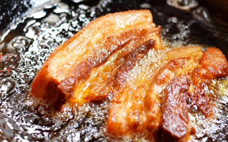 Cách chiên thịt ba chỉ giòn không bị bắn dầu hình 4