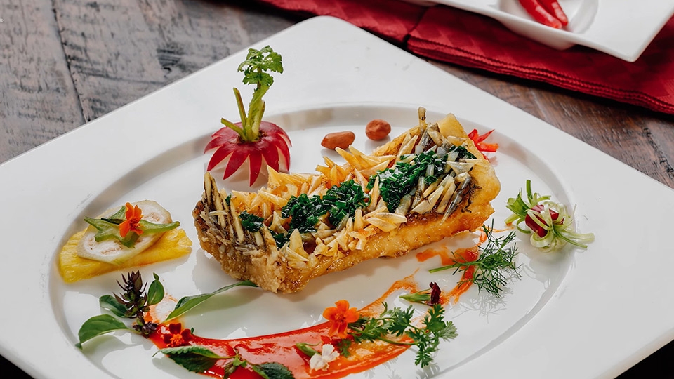 Miếng cá tai tượng chiên xù vàng giòn hấp dẫn