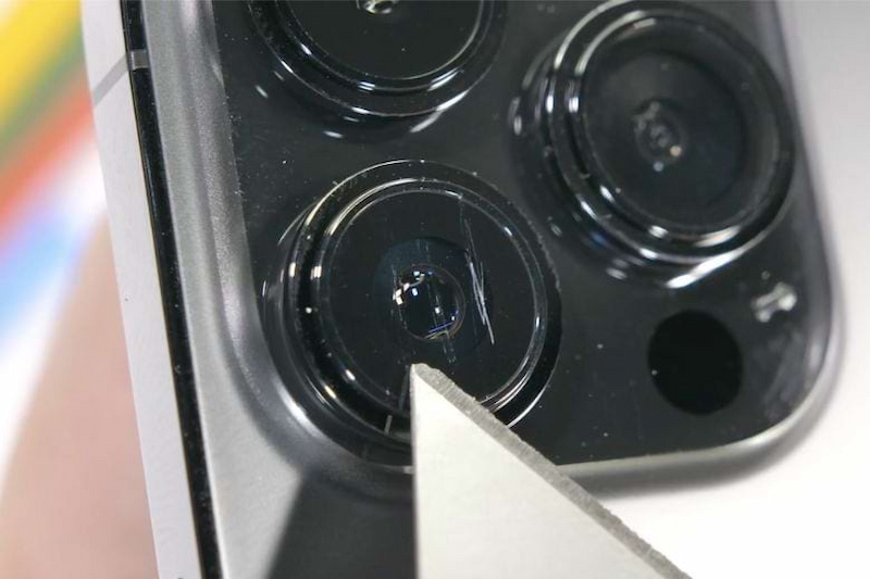 Camera iPhone bị trầy