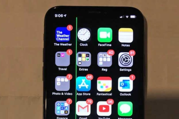 Màn hình iPhone bị sọc xanh - hình 2