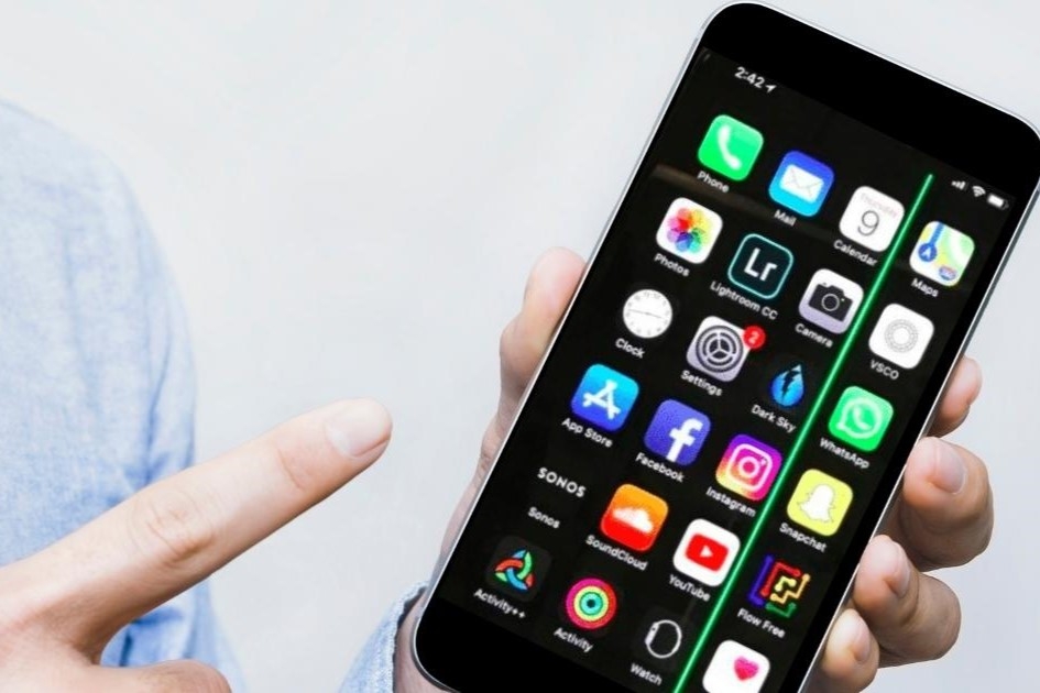Màn hình iPhone bị sọc xanh - hình 1