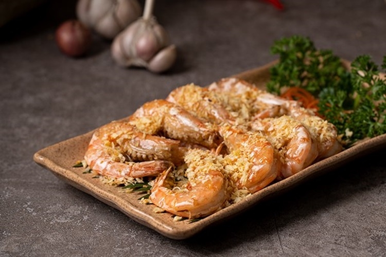 Bật mí cách làm tôm cháy tỏi bên ngoài giòn rụm bên trong mềm ngọt ngon khó cưỡng - Hình 5