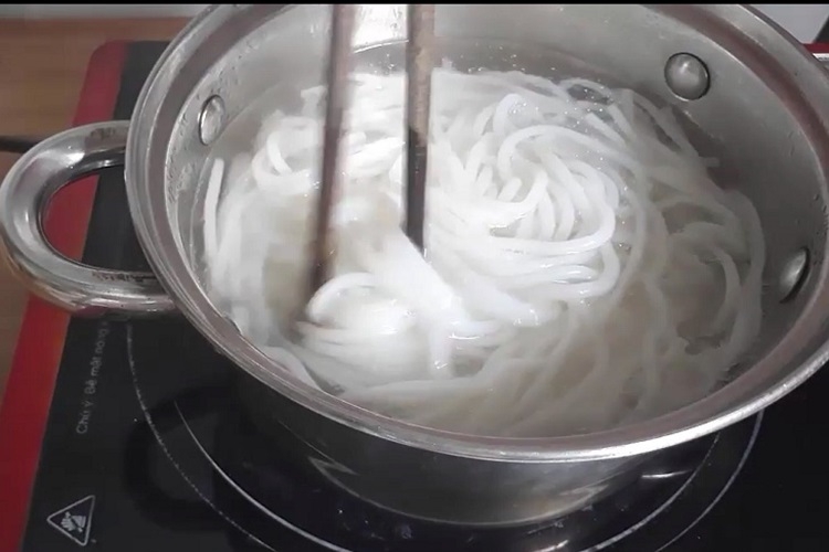Luộc bánh canh dai ngon