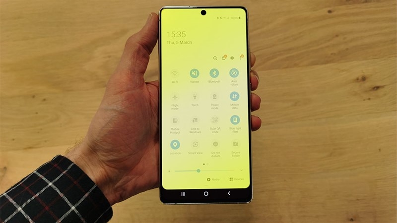 màn hình điện thoại bị nhòe màu hình 2