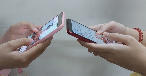 màn hình điện thoại bị nhòe màu hình 5