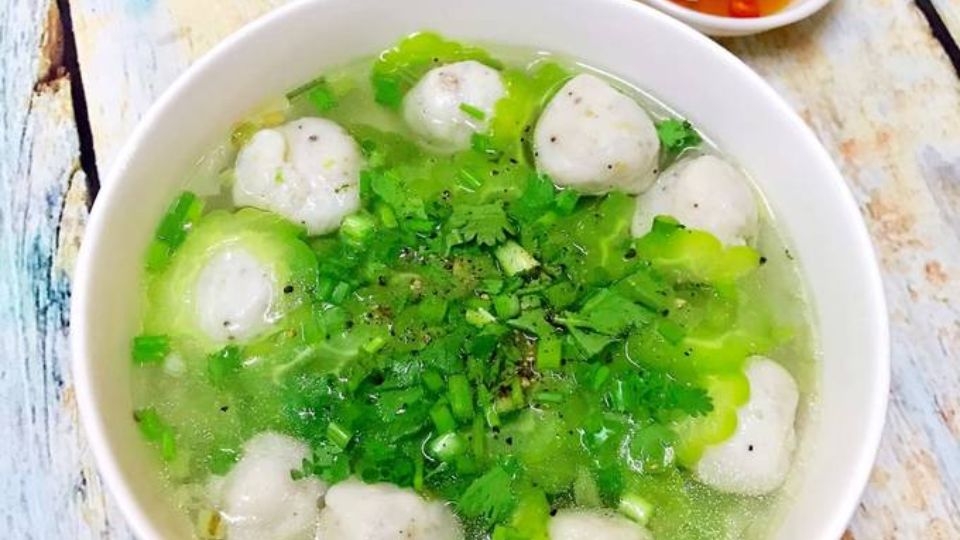 Cá thác lác nấu canh khổ qua