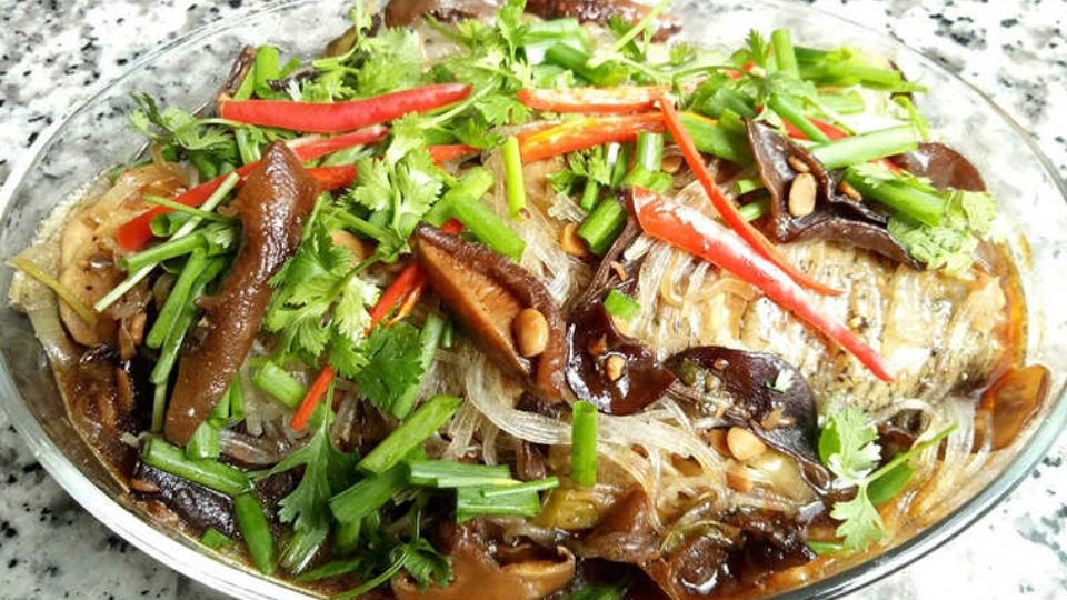Cá chép hấp bún tàu