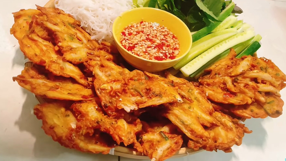 Thành phẩm cá cơm chiên bột cực hấp dẫn