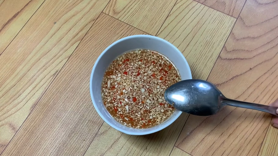 Pha nước mắm tỏi ớt