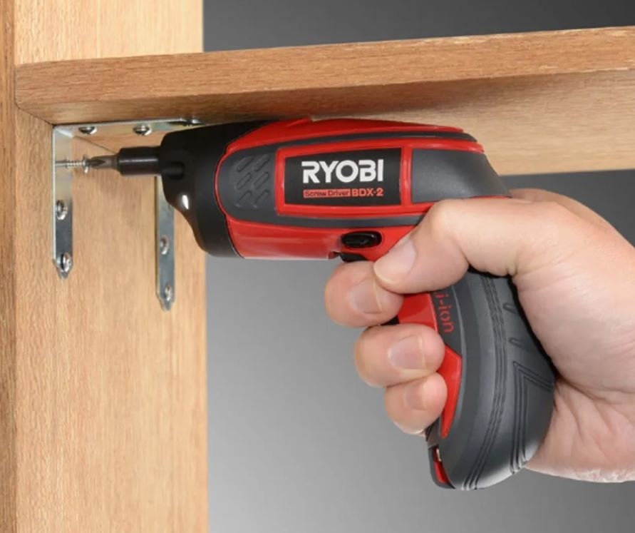 Máy vặn vít cầm tay Ryobi BDX-2 có 16 đầu vít khác nhau