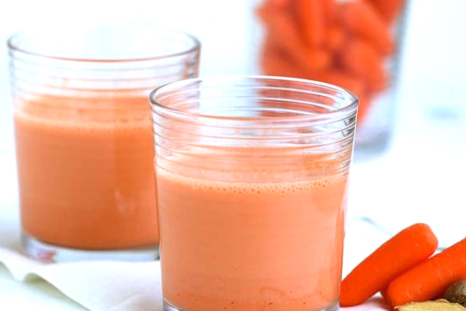 Sinh tố cà rốt mix sữa chua.