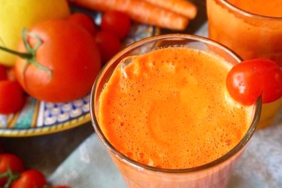 Sinh tố cà rốt mix cà chua.