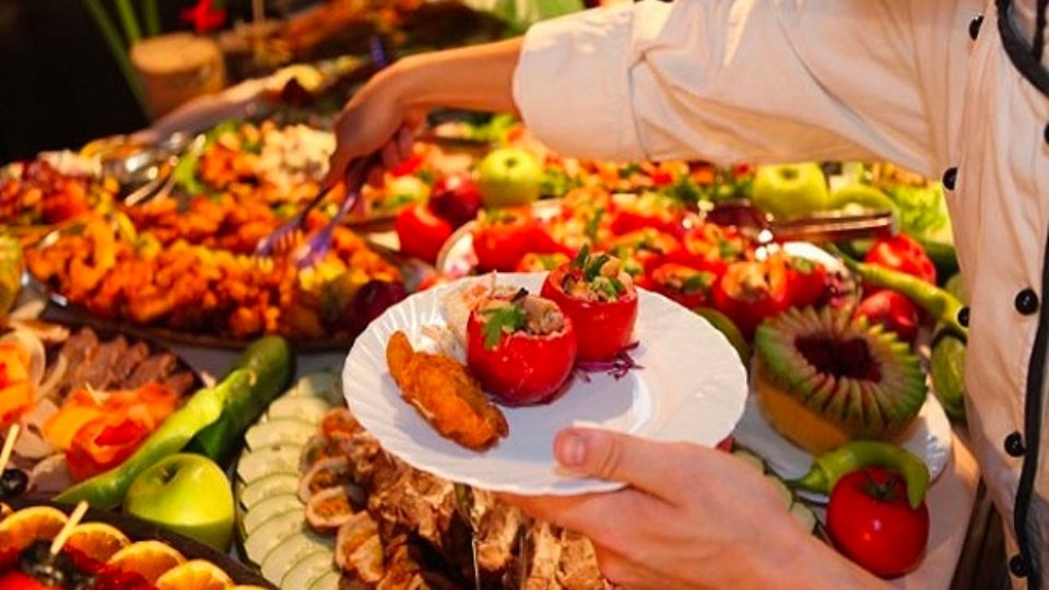 Một số lưu ý khi tham gia tiệc buffet