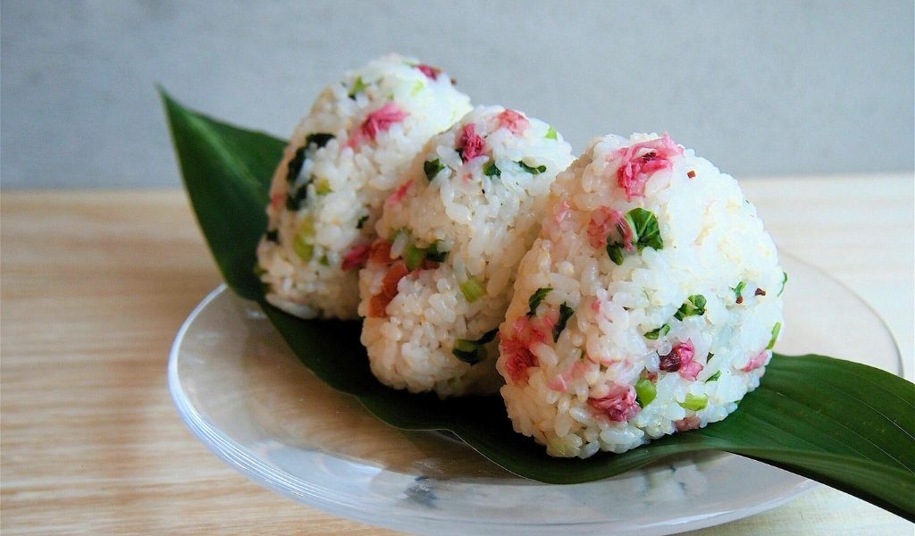 Hướng dẫn làm cơm nắm tam giác đa dạng hương vị chuẩn Nhật Bản lạ miệng, đơn giản 4
