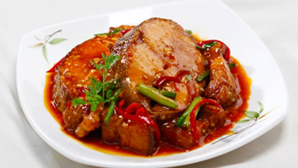 Cá chép kho thịt ba chỉ