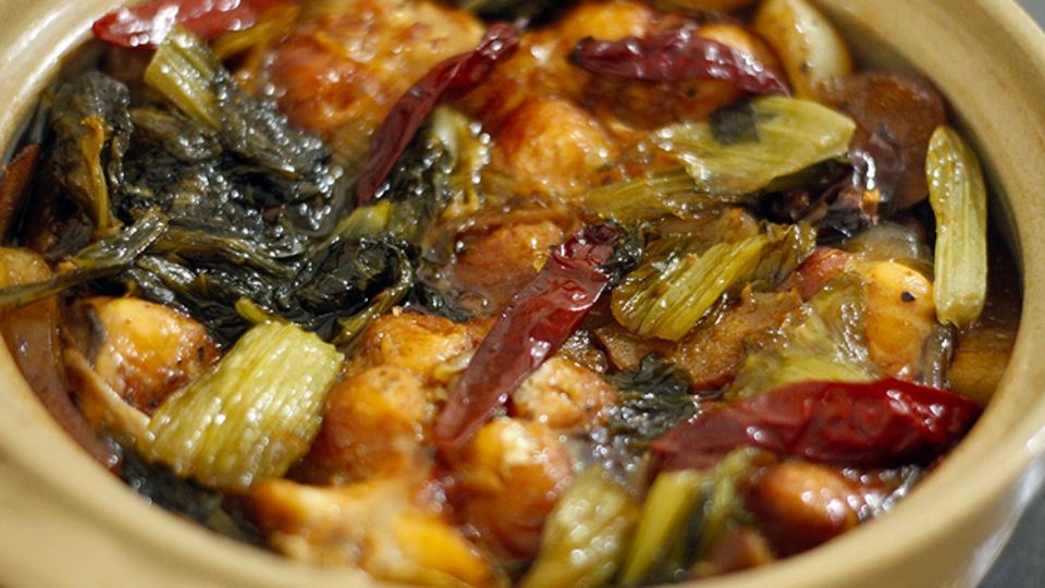 Cá chép kho dưa chua