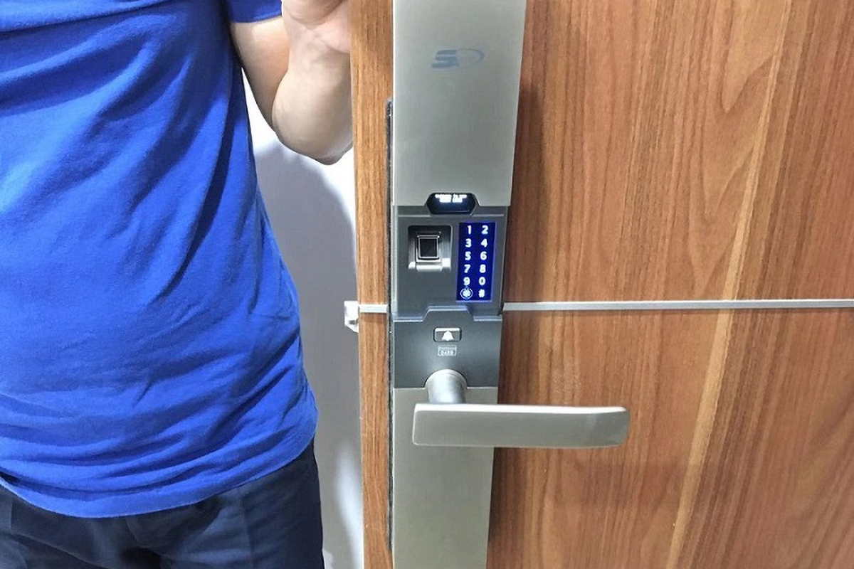 cách lắp khóa cửa vân tay - hình 2