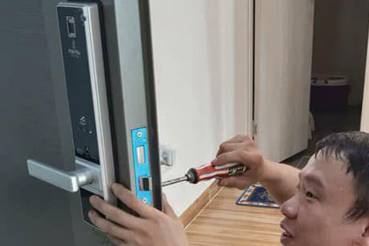 cách lắp khóa cửa vân tay - hình 4