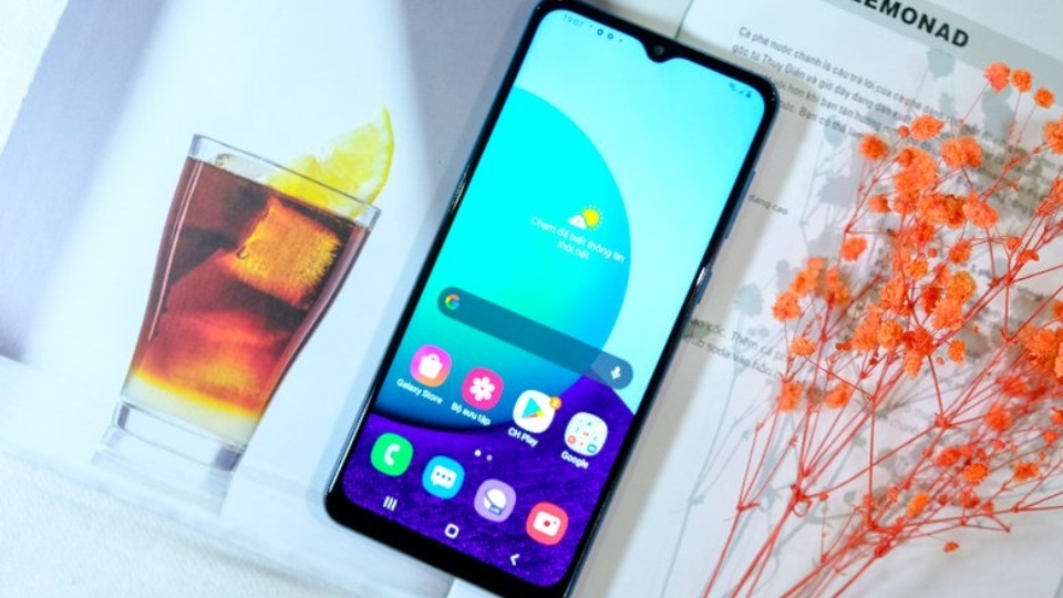 Điện thoại Samsung của bạn bị đè bởi vật nặng