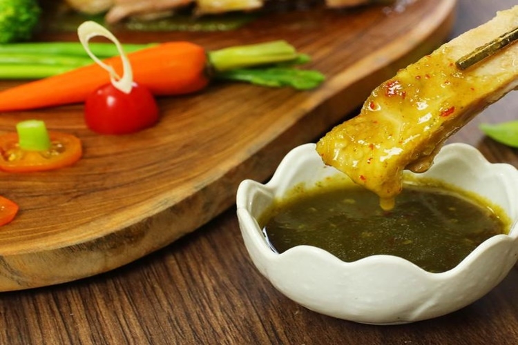 Nước mắm me húng quế có vị thơm dịu nhẹ