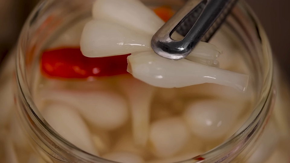 Bảo quản và sử dụng đúng cách để thưởng thức củ kiệu ngâm được lâu nhất