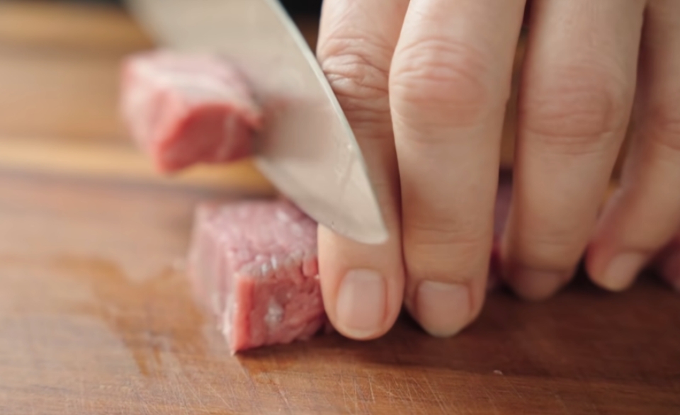 Bạn cần sơ chế bò trước khi nấu
