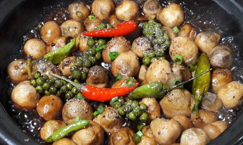 Nấm rơm kho tiêu thêm chút cay cay, mặn mặn
