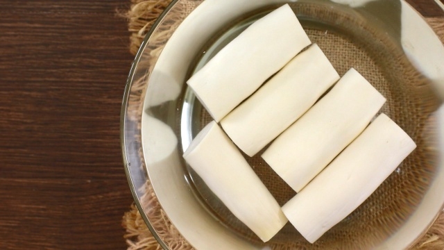 cách làm bánh khoai mì chiên 5