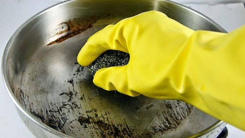 Đánh bóng inox giúp đồ dùng nhà bếp luôn sáng bóng cực dễ dàng với 4 cách đơn giản 1