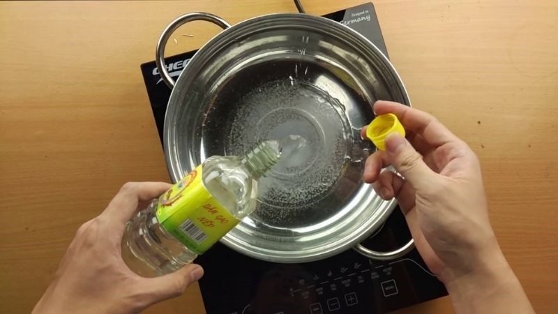 Đánh bóng inox giúp đồ dùng nhà bếp luôn sáng bóng cực dễ dàng với 4 cách đơn giản 3