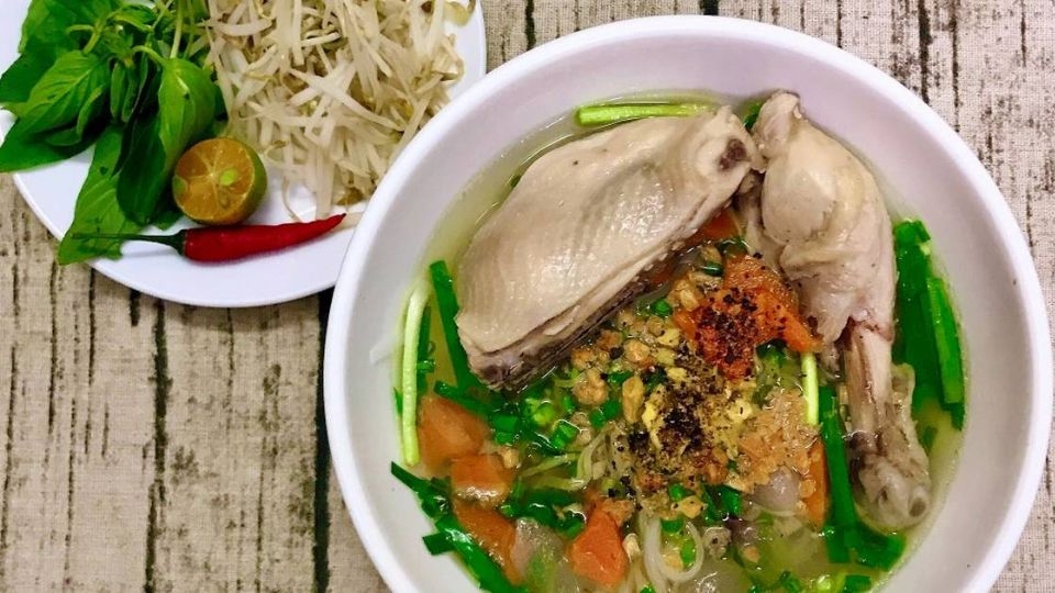 Hủ tiếu gà nấm
