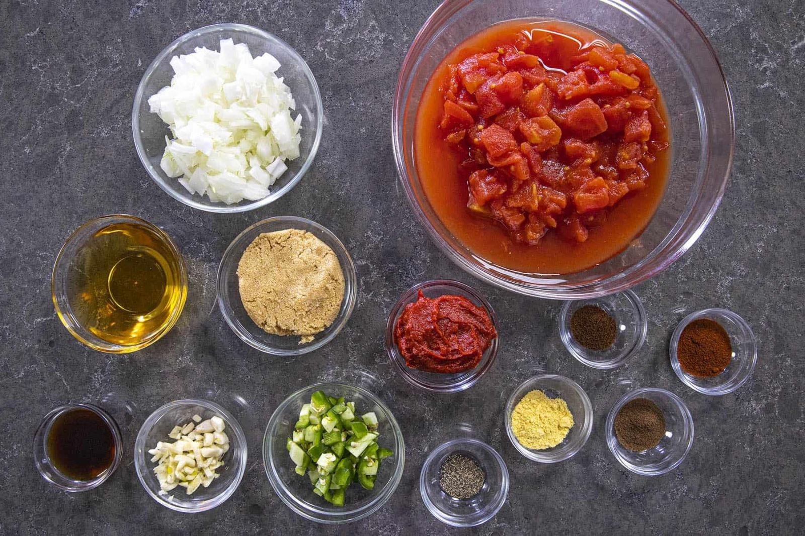 Các nguyên liệu để làm tương cà