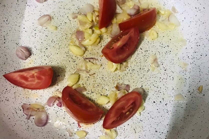 heo quay xào cải chua - Ảnh 4