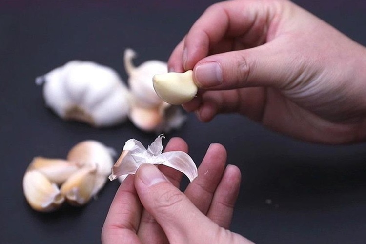 Bí quyết cách ngâm tỏi ớt với mắm thơm ngon và bảo quản, sử dụng được lâu ngày - Hình 3