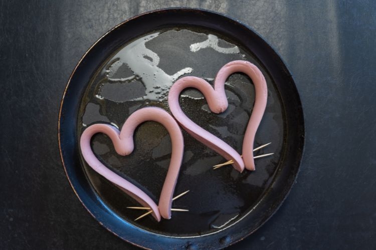 Chiên xúc xích hình trái tim