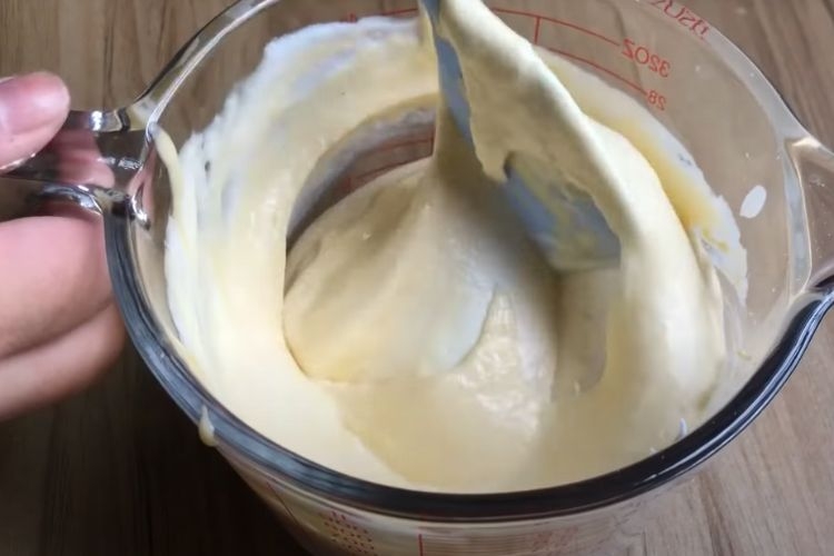 Trộn đều 2 hỗn hợp bột