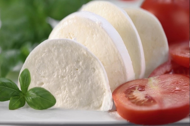 Hướng dẫn chi tiết cách làm phomai Mozzarella