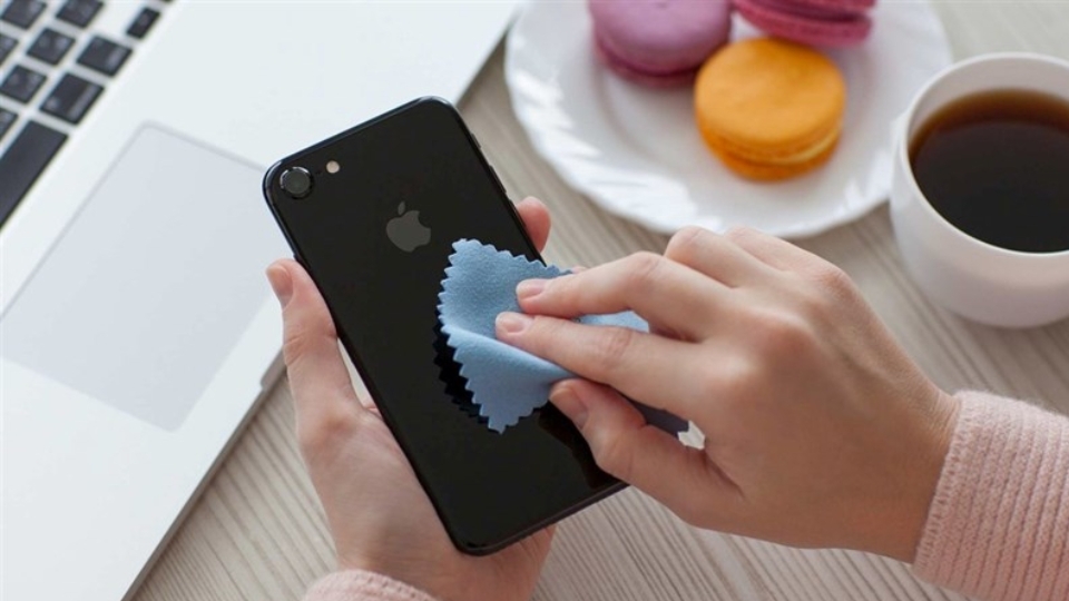 Lau khô bên ngoài thiết bị