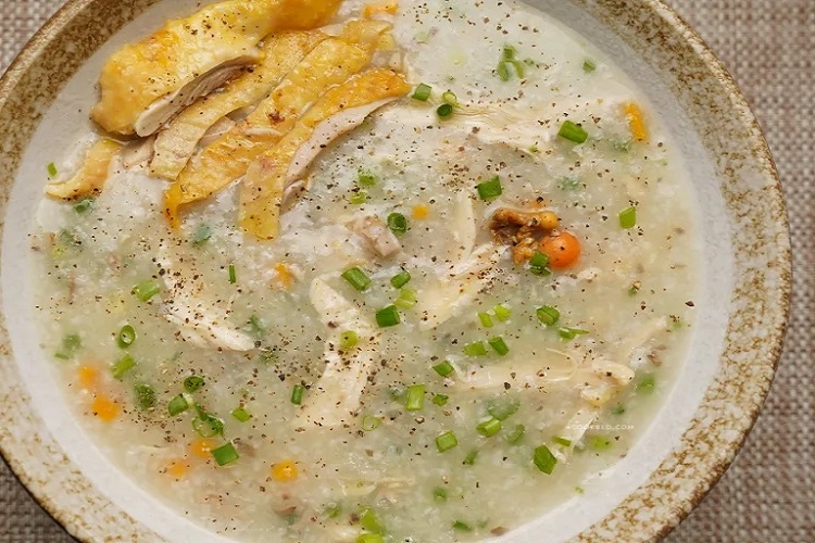 Cháo gà hạt sen đậu xanh thành phẩm