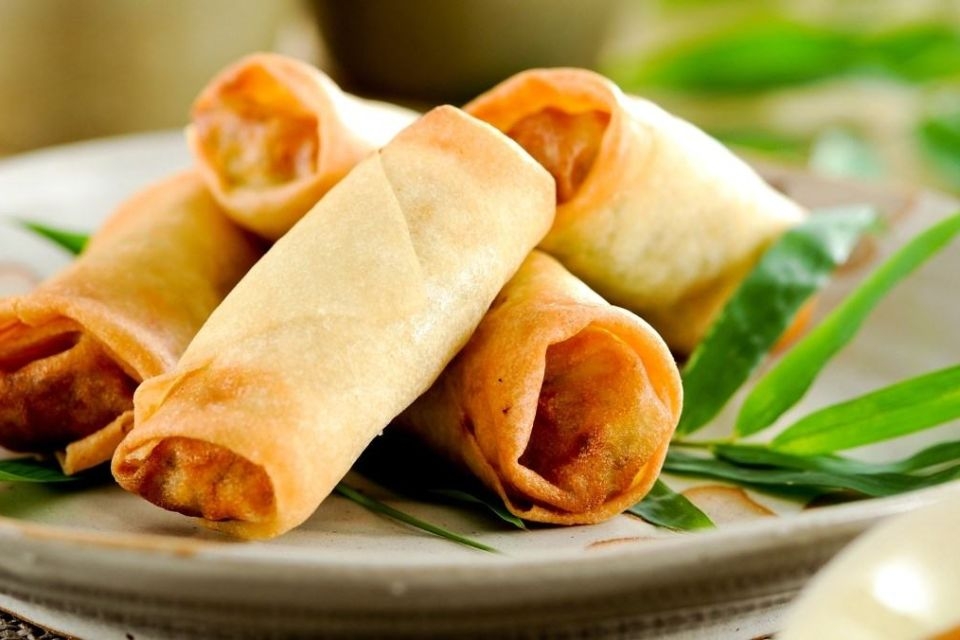 Lót giấy bạc ủ nóng chả giò