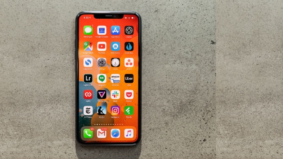 iPhone vẫn còn pin bỗng dưng bị tắt nguồn, bật lại thì hết pin vậy khắc phục như thế nào?