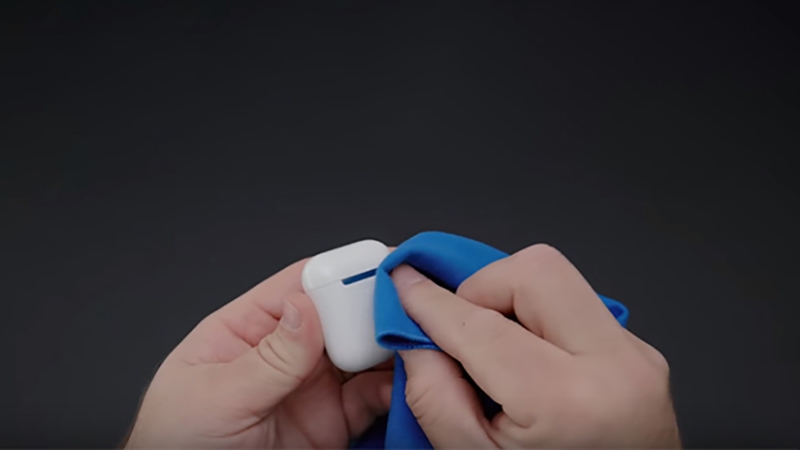 AirPods 2 có chống nước không? Cách xử lý đúng đắn khi AirPods 2 vô tình bị vô nước 3