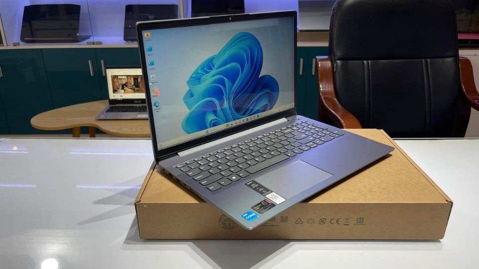 Laptop Lenovo Ideapad 3 15IAU7 i3 1215U/8GB/512GB