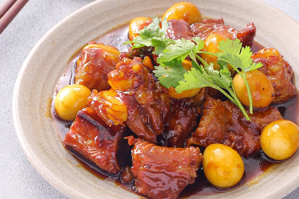 Cách làm trứng cút kho sườn