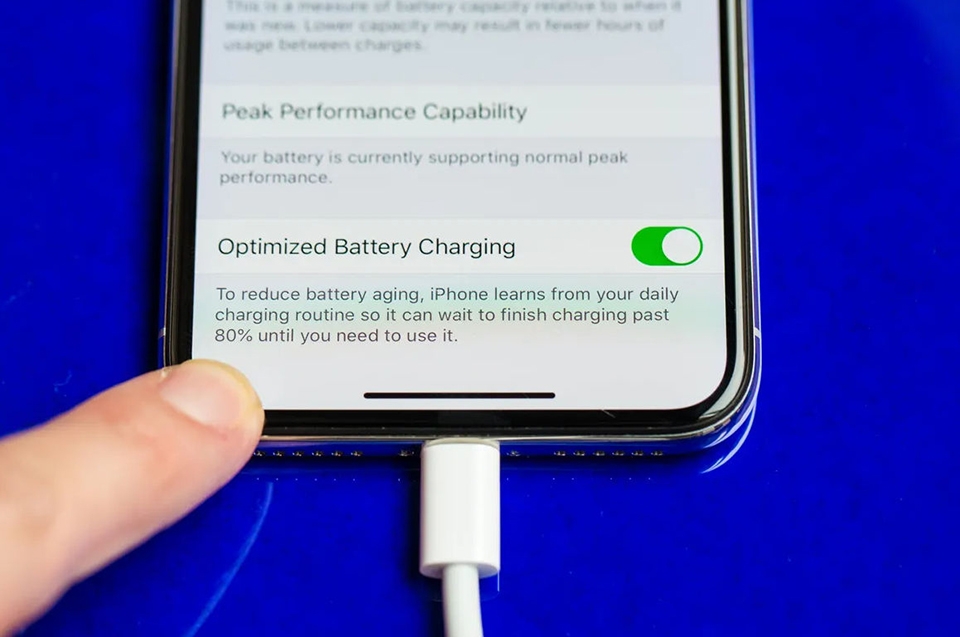 Sạc iPhone bị nóng - Ảnh 09